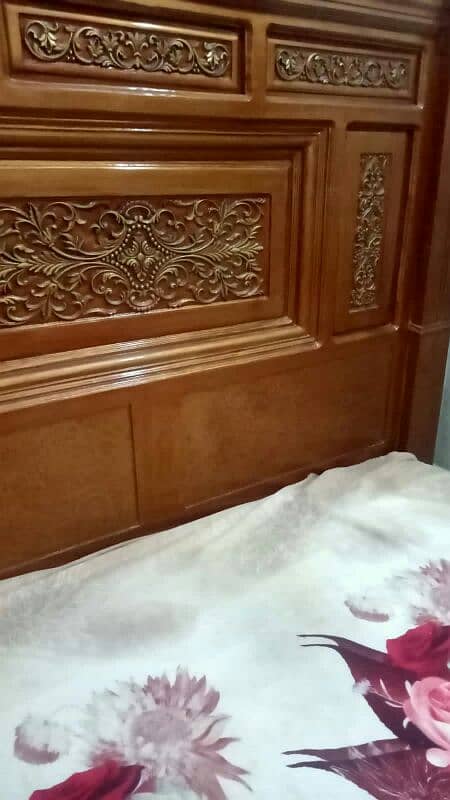 bed golden colour main 0