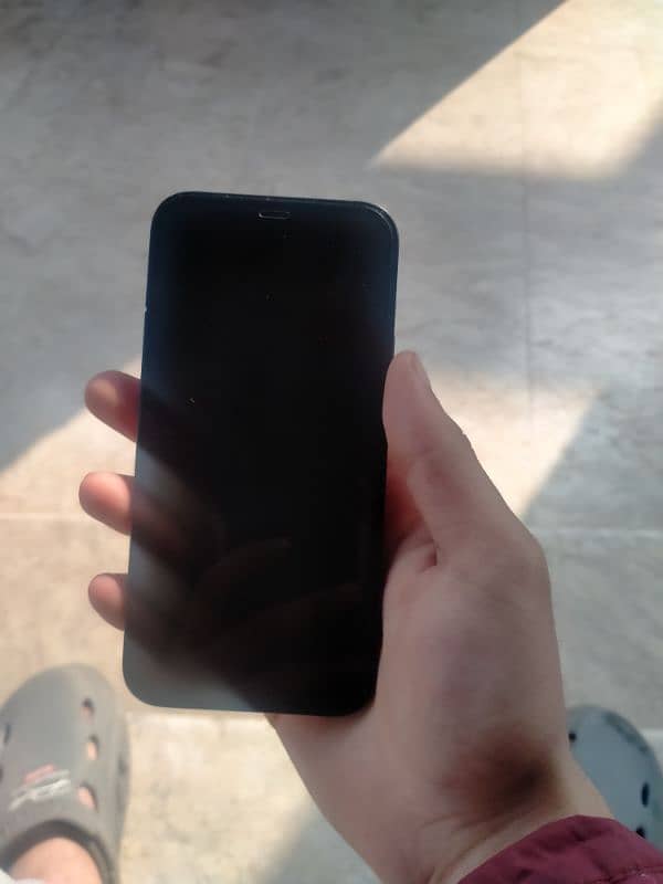 iphone 12 10/10 condition 0