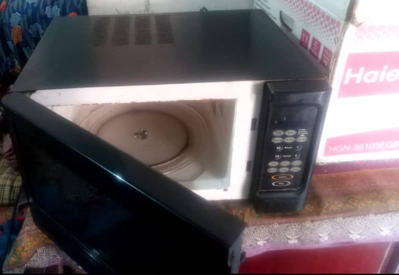 microwave oven Haier 4