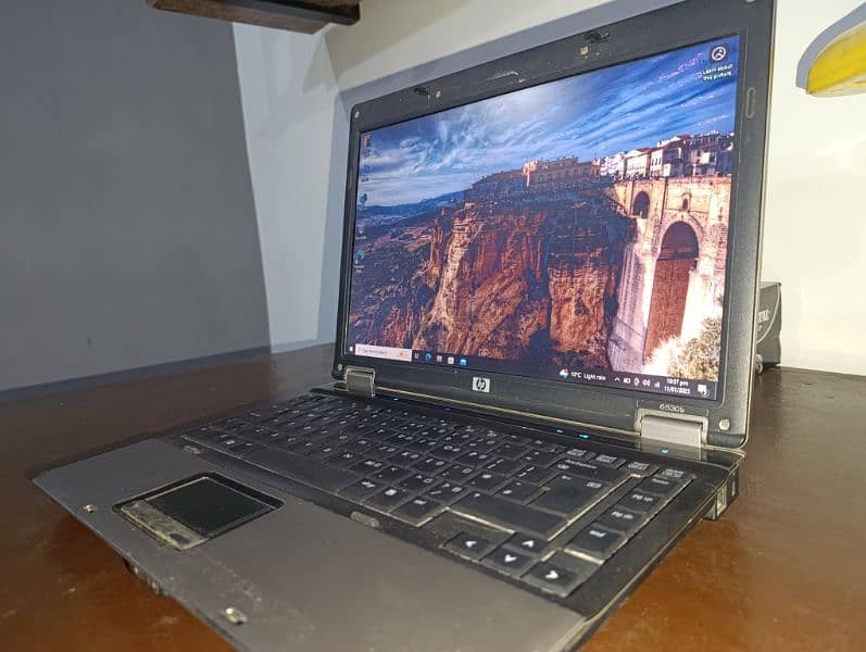 HP Compaq 6530b Core 2 duo , 4 gb Ram 1