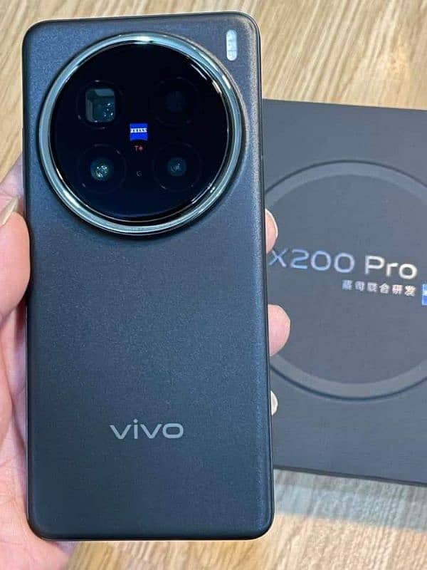 vivo x200 pro RAM 16 GB memory 512 GB PTA approved 0