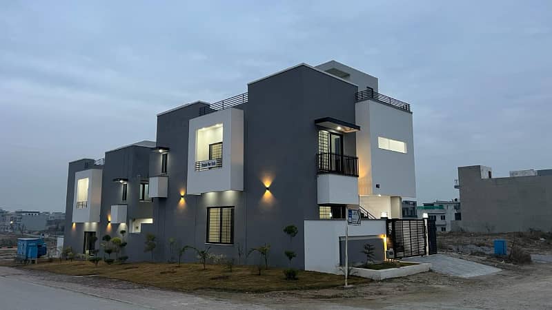 Ready-to-Move 5 Marla Corner House for Sale in Mumtaz City Islamabad | Main Double Road | Ravi Block | Near New International Airport & Srinagar Highway| 19