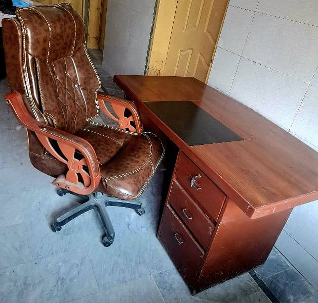 Office table and chairs brand new 0