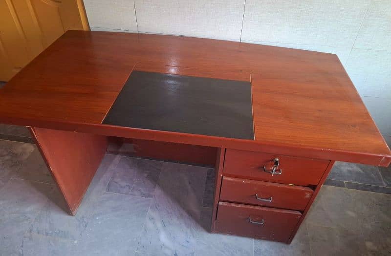 Office table and chairs brand new 3