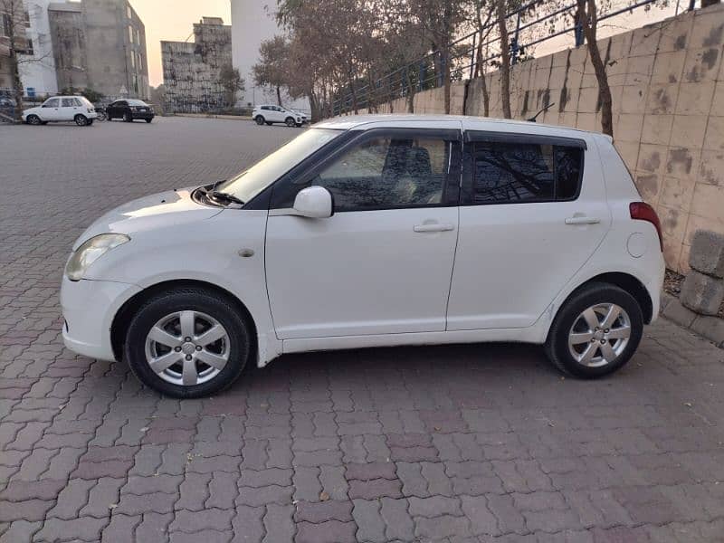 Suzuki Swift DLX 1.3 (2012) 2