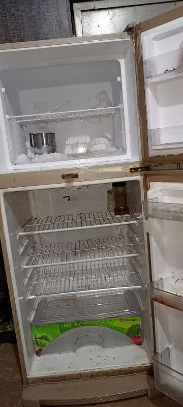 dawlance fridge medium size 3