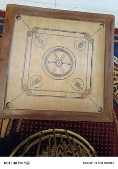 Carrom board