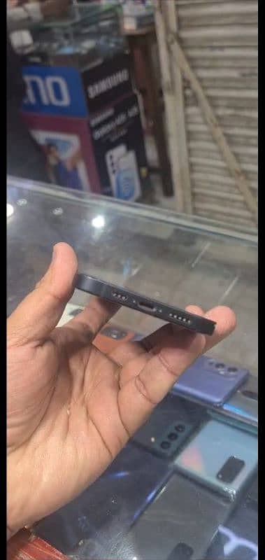 iPhone 12 factory unlock 64 GB box wala. condition 9.5/10 4