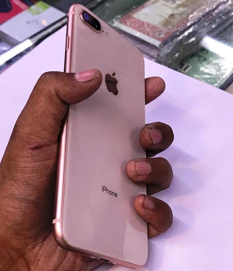 Apple iPhone 8 Plus 2