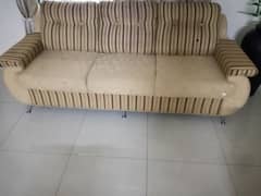 7 seater molty foam sofa set. Good condition.