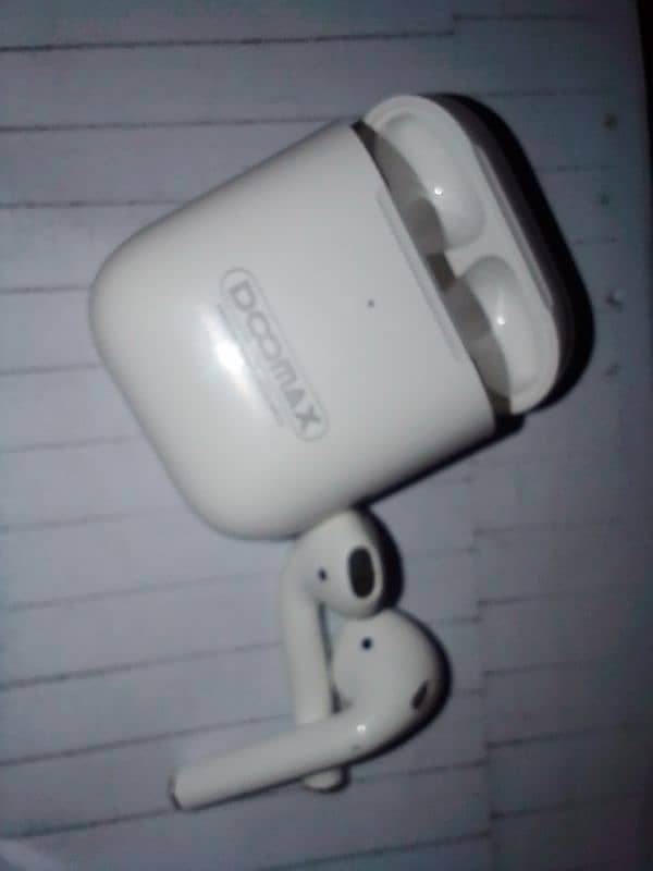 domax brand airpods 4