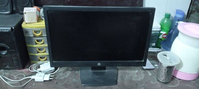 HP 19" LCD 3