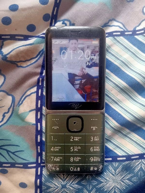 Mobile for sale itel 4