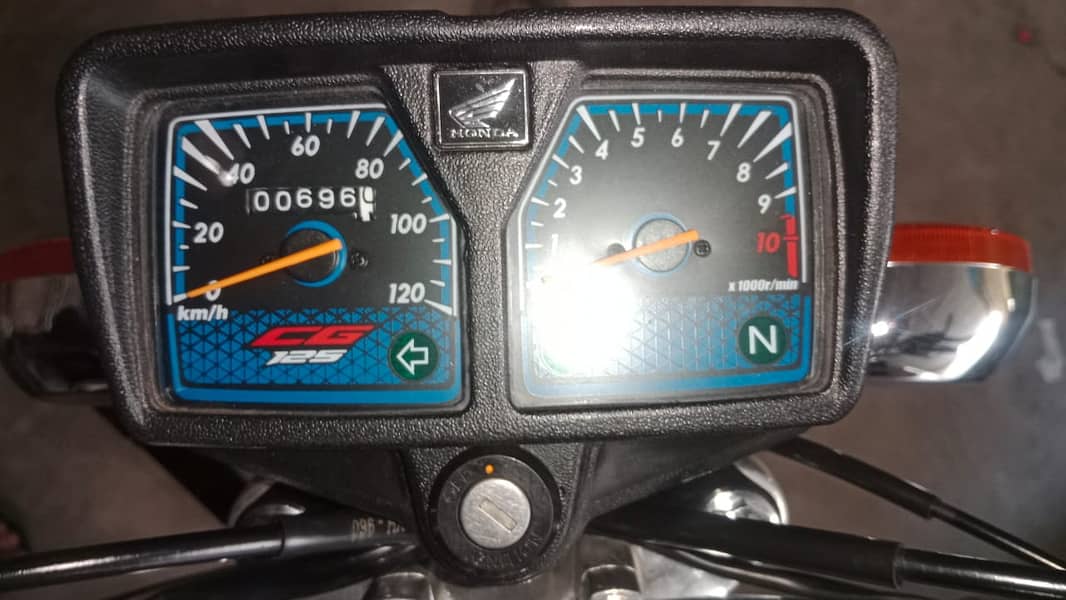 Honda CG 125 Model 2024  - Almost brand new 2