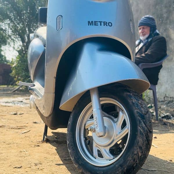 Metro M6 ev scooter 1