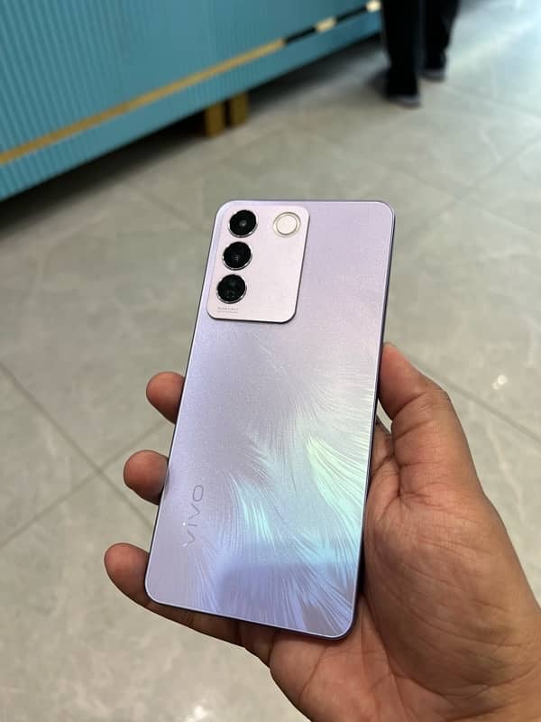 Vivo V27e 1