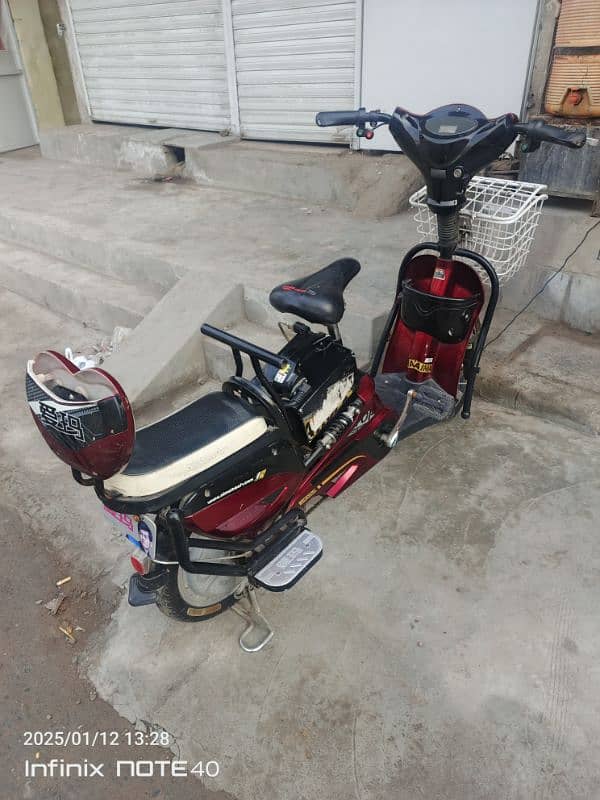 2 in 1 electrical motor Scooty 1