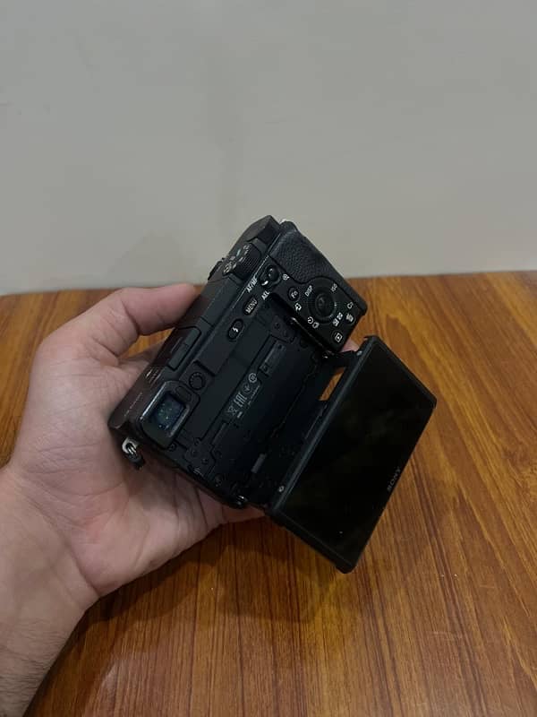 SONY A6400 | Body Only with extra batteries & Dual Charger 3