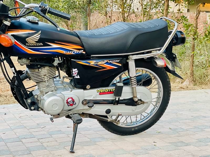 Honda CG 125 (2018 Model) Black Edition for Sale 8