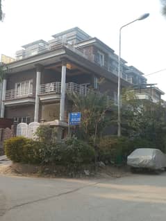 G-11 P. Corner 25x50 triple story house for sale