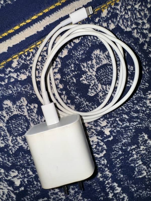 iPhone 20W original type C to lightning charger imported from Europe 4