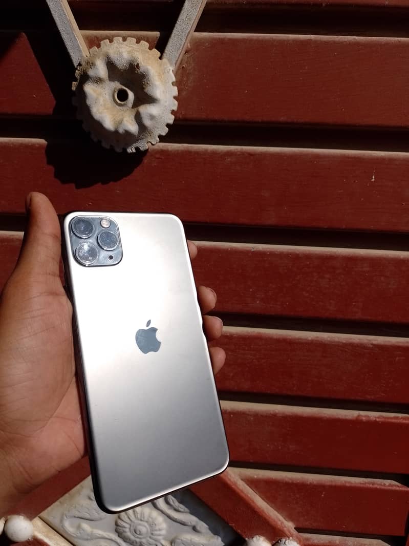 iphone 11 pro max 64GB factory lock All okay 0