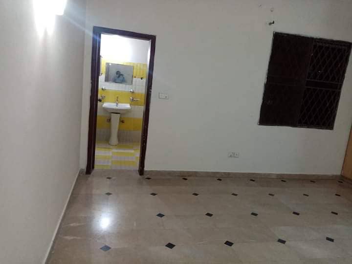 15 Marla 1st or 2nd floor for rent with 5 beds 1