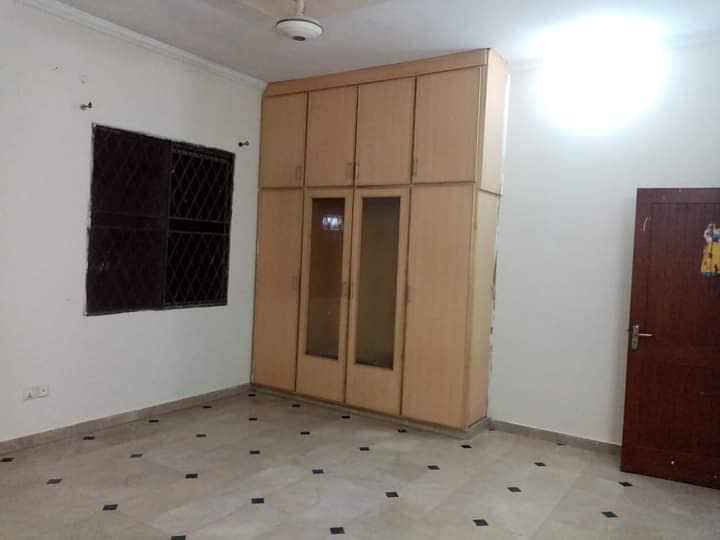 15 Marla 1st or 2nd floor for rent with 5 beds 2