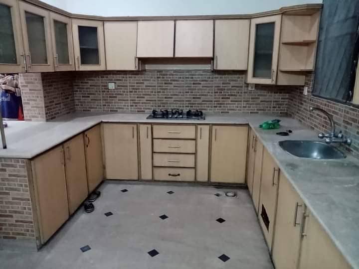 15 Marla 1st or 2nd floor for rent with 5 beds 6