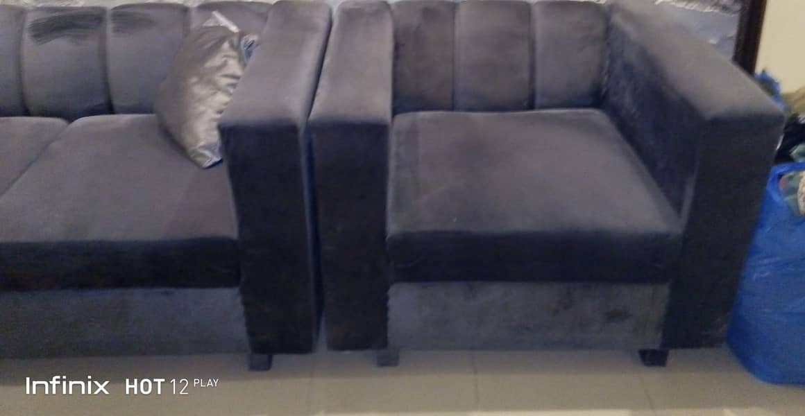 In perfect shape 6 seater sofa set 0