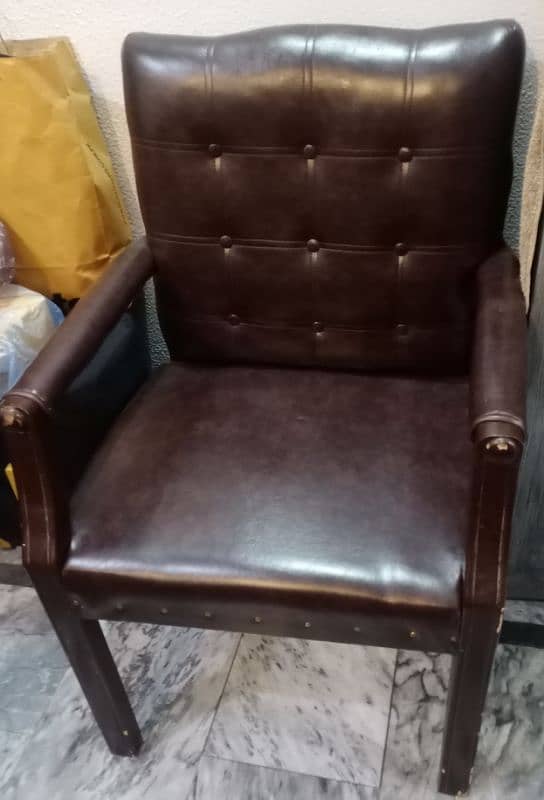 2 Chairs for sale in very good condition 0