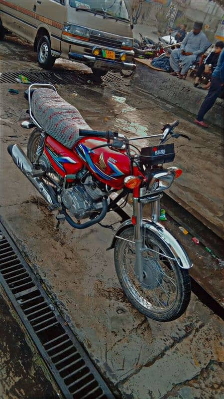 Honda 125 condition 10/10 km-3300 2024 model 1