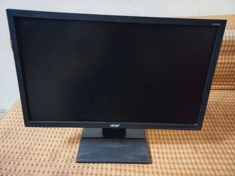 Acer LCD Monitor 21" Condition (6/10) No HDMI 7