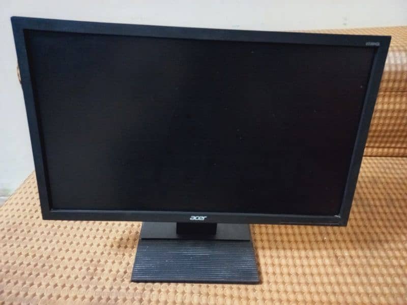 Acer LCD Monitor 21" Condition (6/10) No HDMI 8