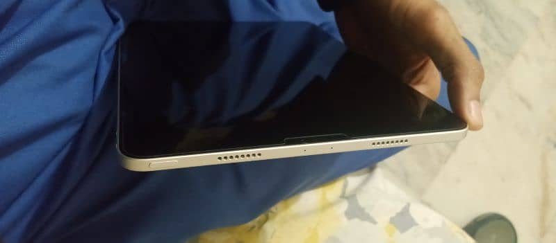 Ipad M2 pro 128 11"  10/10 condition. 3