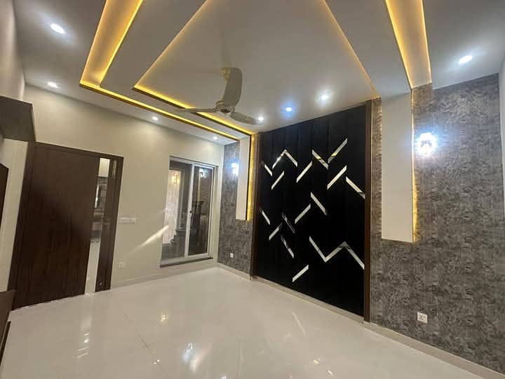 10 Marla Lower Portion Available For Rent In Nishtar Block Bahria Town Lahore 1