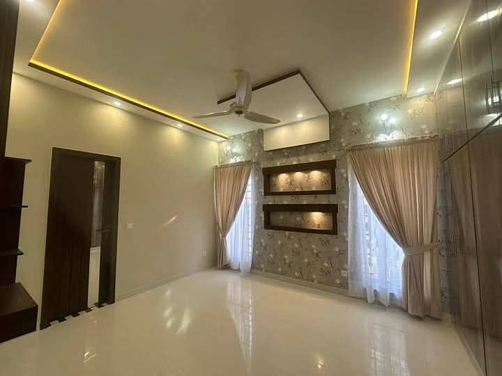 10 Marla Lower Portion Available For Rent In Nishtar Block Bahria Town Lahore 3