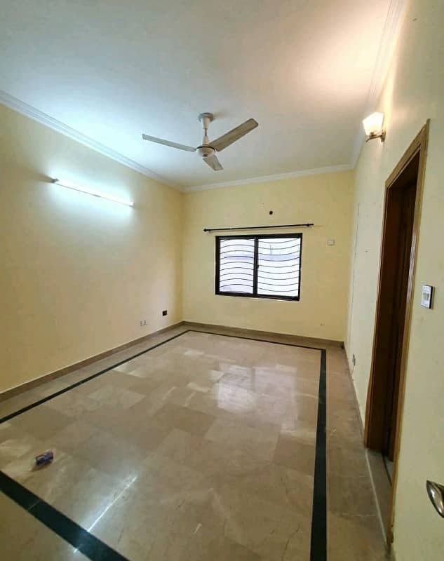 10 Marla Ground Portion for Rent in G-13 1