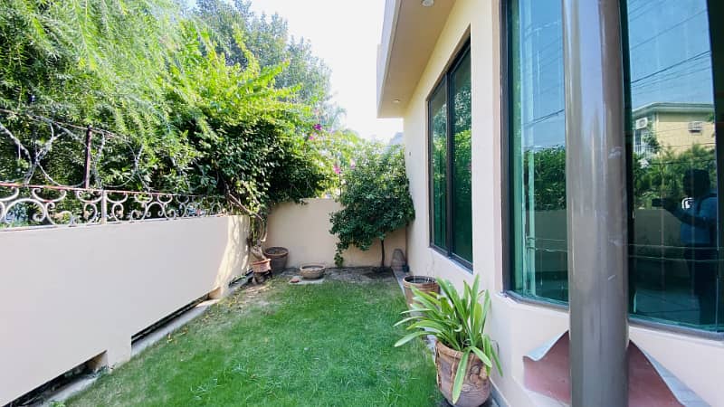 11 Marla Corner House For Sale In DHA Phase 1 3