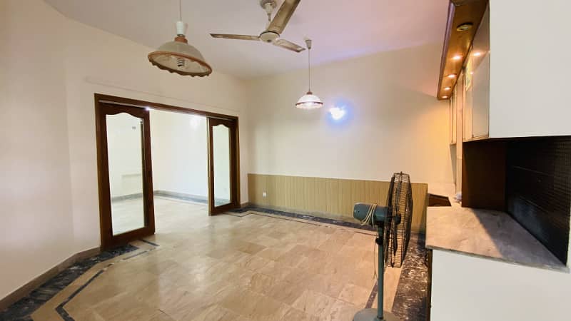 11 Marla Corner House For Sale In DHA Phase 1 6