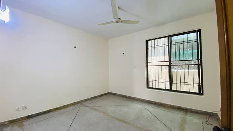 11 Marla Corner House For Sale In DHA Phase 1 10