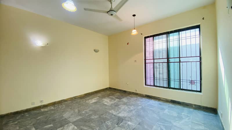 11 Marla Corner House For Sale In DHA Phase 1 12