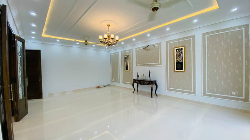 Luxurious 10 Marla House For Sale In DHA Phase 7, Lahore 3