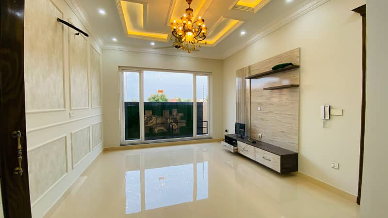 Luxurious 10 Marla House For Sale In DHA Phase 7, Lahore 6