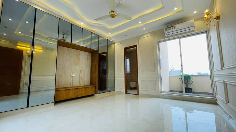 Luxurious 10 Marla House For Sale In DHA Phase 7, Lahore 23