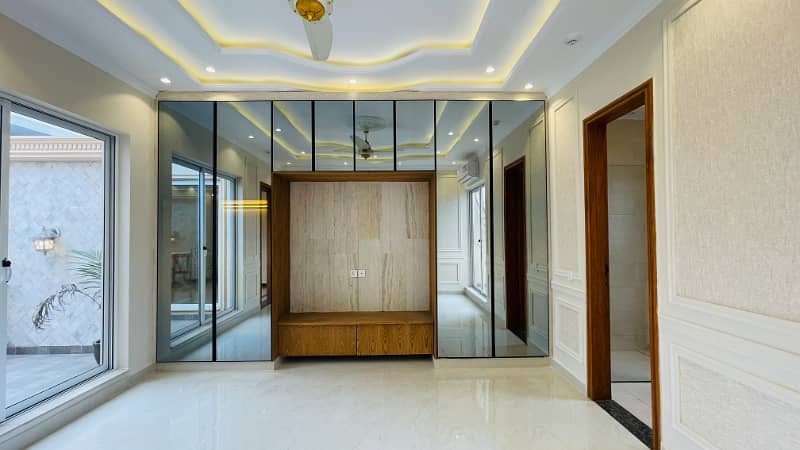 Luxurious 10 Marla House For Sale In DHA Phase 7, Lahore 24