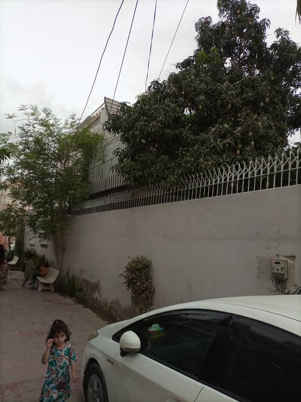 Independent 3bed dd ground+1 bungalow boundary wall block7 jauhar 2