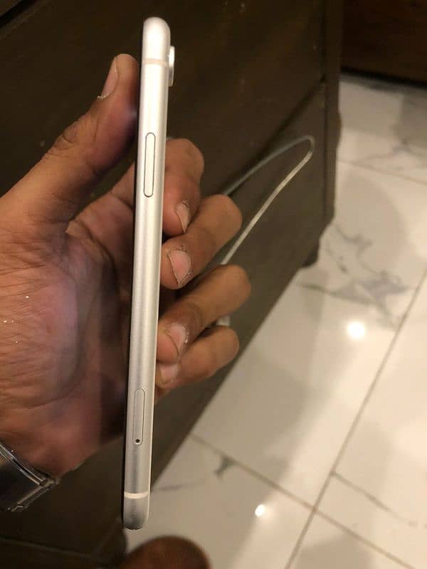 iPhone XR  New condition 3