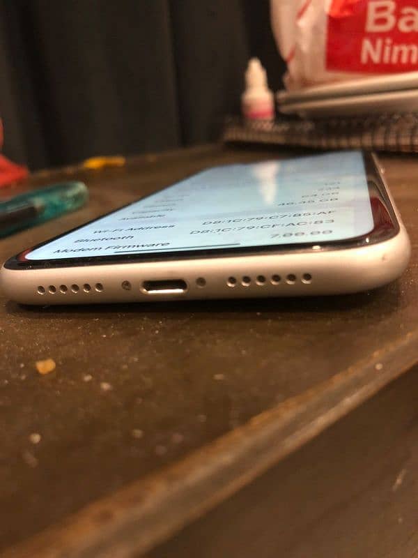 iPhone XR  New condition 7