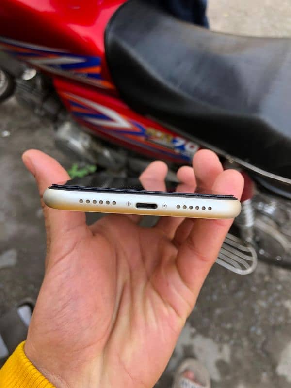 i am selling my iphone 11 pta approved 3